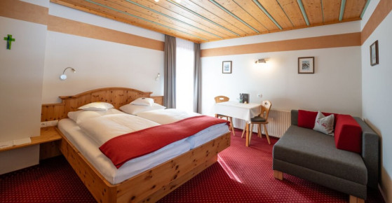 Gemütliche Doppelzimmer & Dreibettzimmer